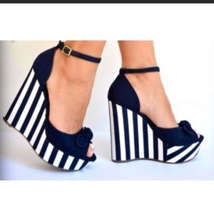 Jessica Simpson size 7.5 striped wedges
